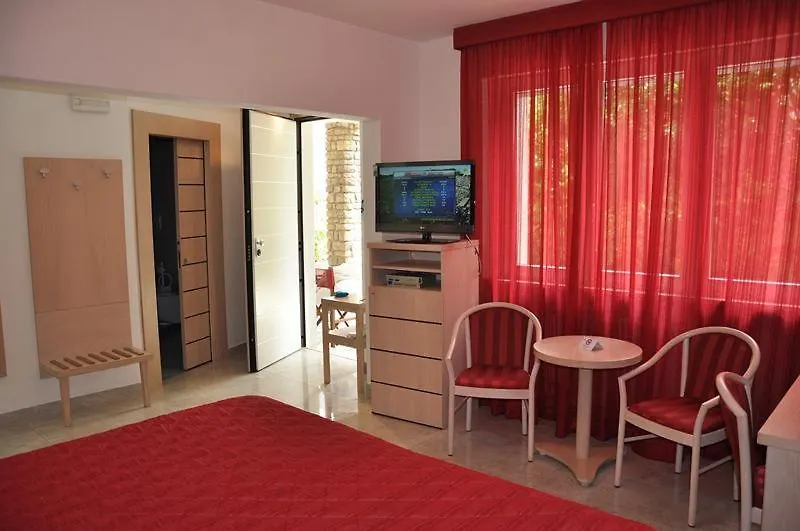 Hotel Bristol Tirrenia 3*,