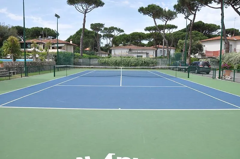 Hotel Bristol Tirrenia 3*,